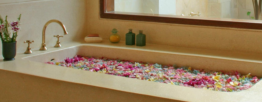 Villa Cemara - Bathtub flower