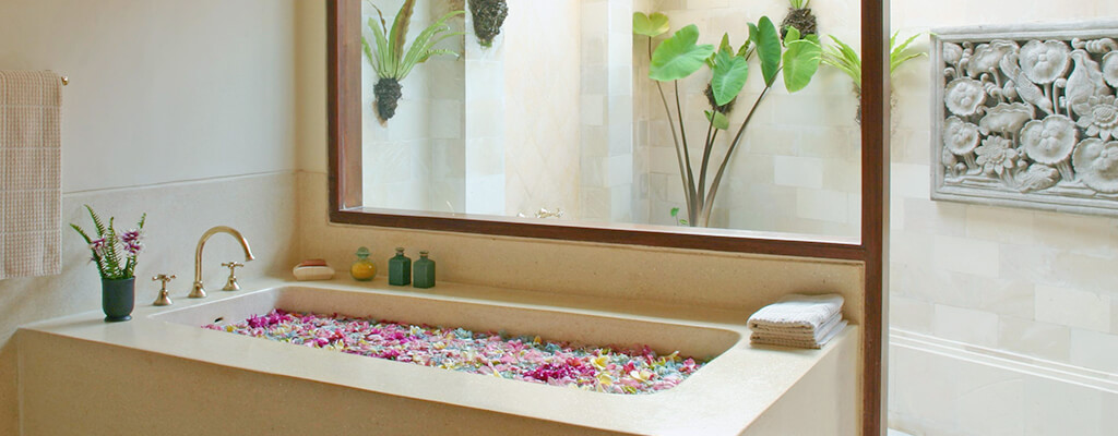 Villa Cemara - Bathtub ensuite